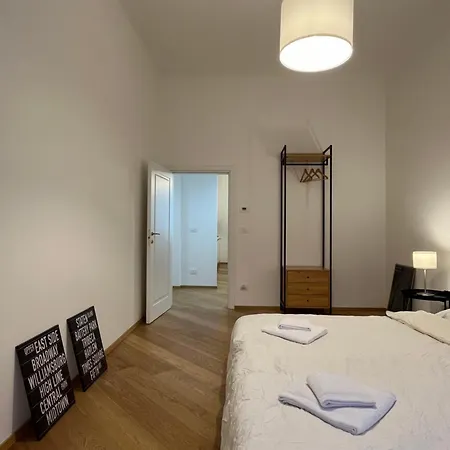 Porta Nova, By Short Holidays *