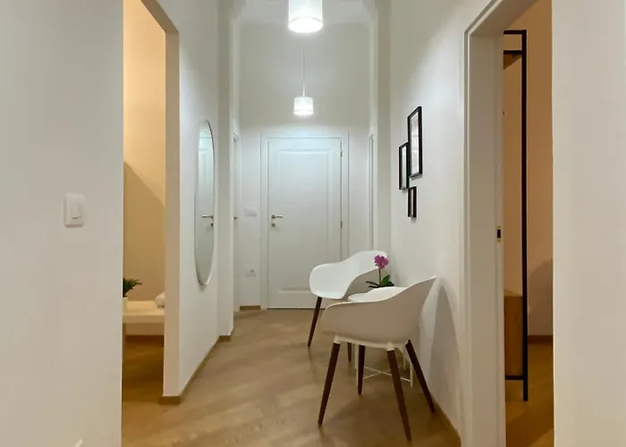 Porta Nova, By Short Holidays